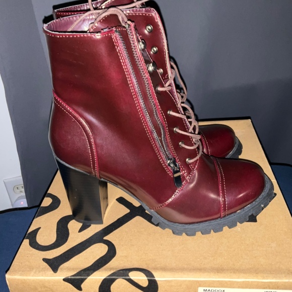 Boots - Picture 4 of 15